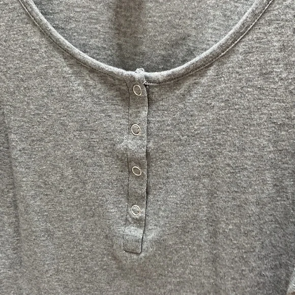 NWOT Women’s Nom Maternity - Grey and Ruffled Maria Nursing top. Size Medium. - Picture 9 of 16